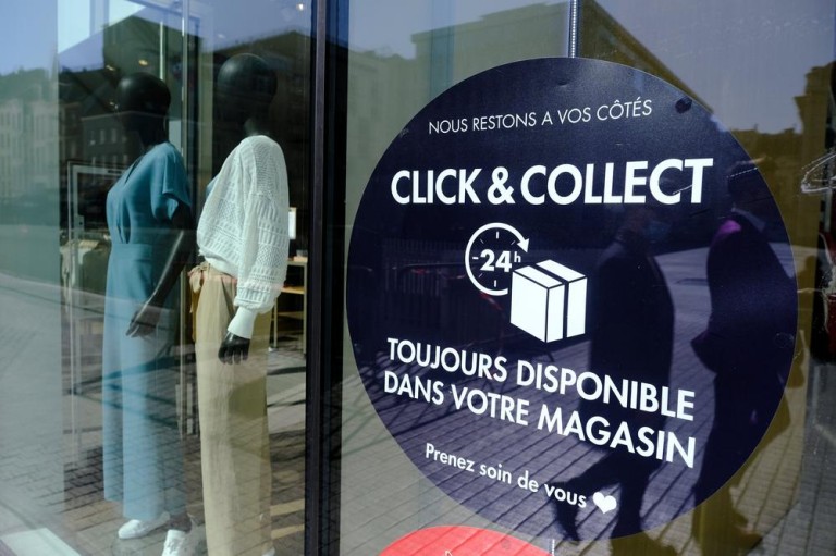 Installation de vitrophanie à Monnaie, comment se démarquer ?
